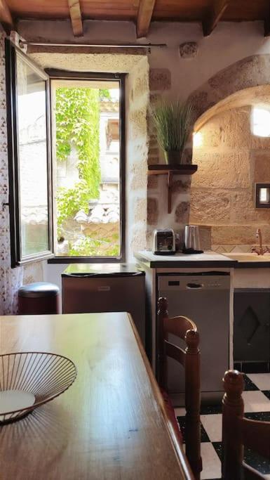 דירות קסטיון-דו-גארד Entre Uzes Et Le Pont-Du-Gard Le Logis D'Autrefois מראה חיצוני תמונה